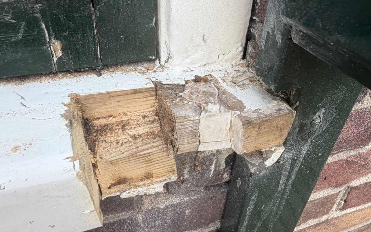 Kozijn met houtrot, voor reparatie